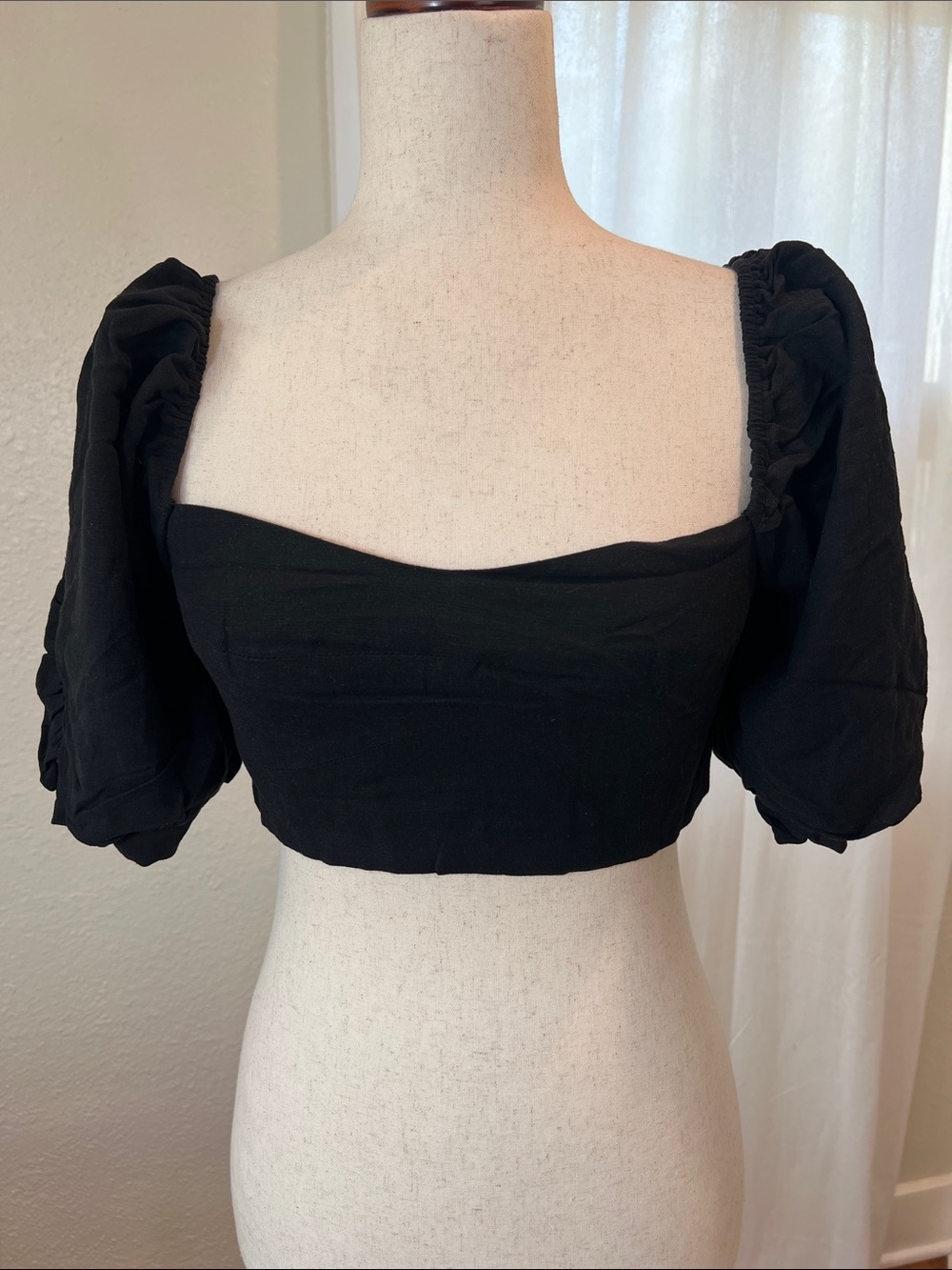 o.p.t. Black Puff Sleeve Square-Neck Crop Top. Size S.